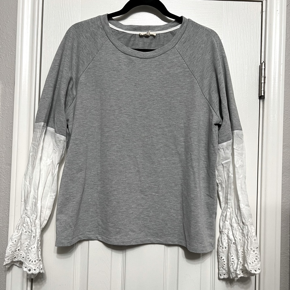 Gilli “The Coziest”Bohemian Lace Long Sleeve Top - Picture 4 of 11